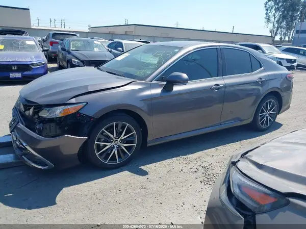 4T1F31AK4NU571560 2022 TOYOTA CAMRY - Image 2