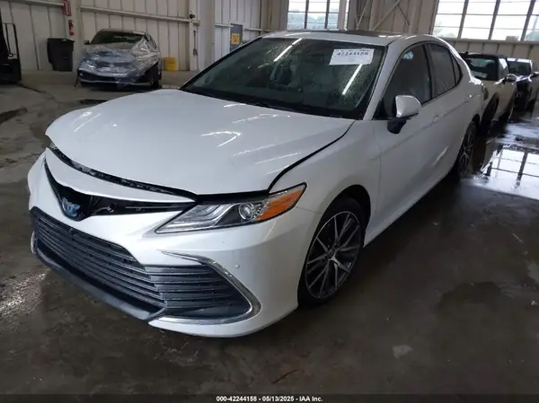 4T1F31AK4NU572580 2022 TOYOTA CAMRY - Image 2