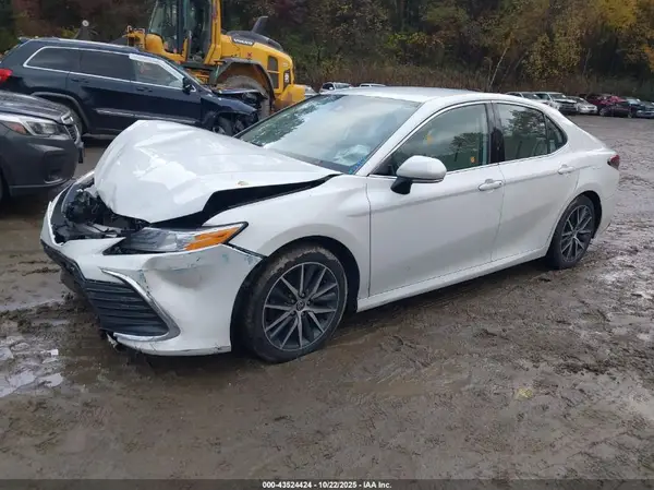 4T1F31AK4NU578489 2022 TOYOTA CAMRY - Image 2