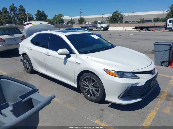 4T1F31AK5MU561151 2021 TOYOTA CAMRY - Image 1
