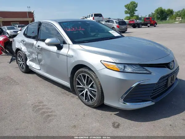 4T1F31AK5MU565376 2021 TOYOTA CAMRY - Image 1