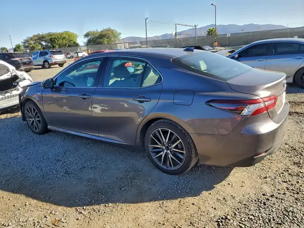 4T1F31AK5MU567841 2021 TOYOTA CAMRY - Image 2