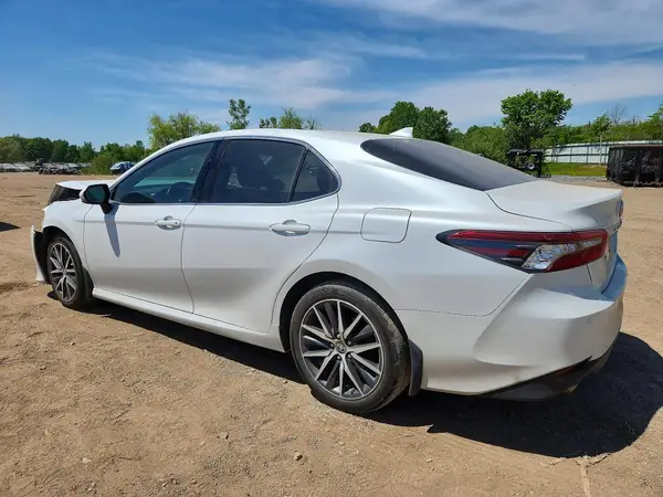4T1F31AK5NU579022 2022 TOYOTA CAMRY - Image 2