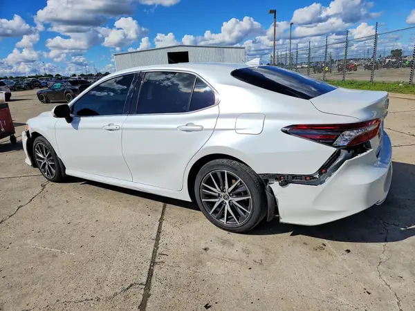 4T1F31AK5NU579330 2022 TOYOTA CAMRY - Image 2