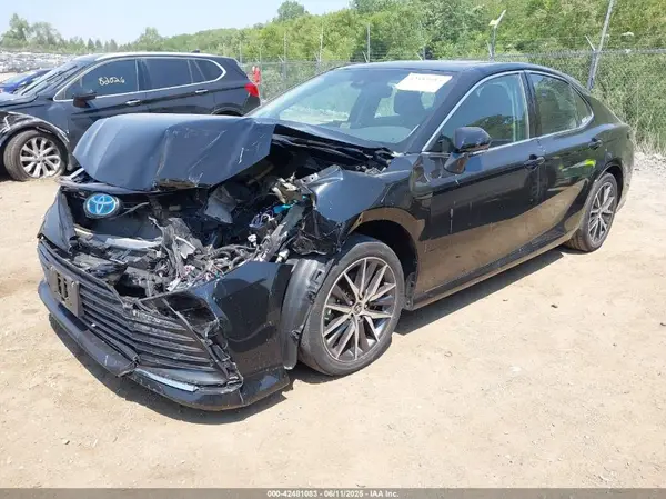 4T1F31AK5NU585743 2022 TOYOTA CAMRY - Image 2