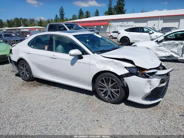 4T1F31AK5RU631321 2024 TOYOTA CAMRY - Image 1