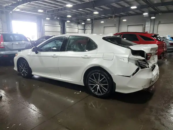 4T1F31AK6MU568044 2021 TOYOTA CAMRY - Image 2