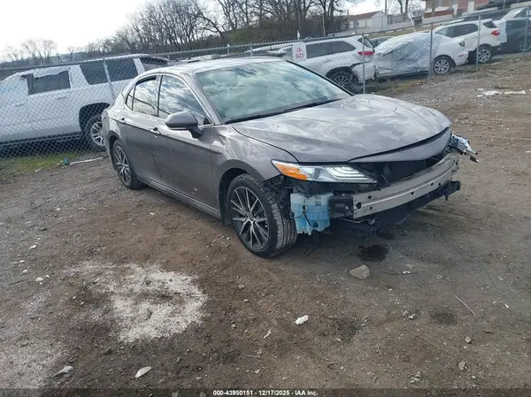 4T1F31AK6NU570698 2022 TOYOTA CAMRY - Image 1