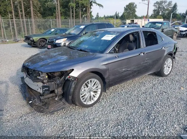 4T1F31AK7LU529946 2020 TOYOTA CAMRY - Image 2