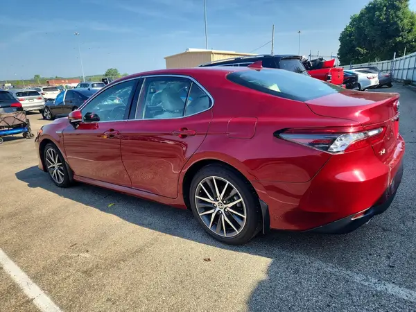 4T1F31AK7MU547266 2021 TOYOTA CAMRY - Image 2