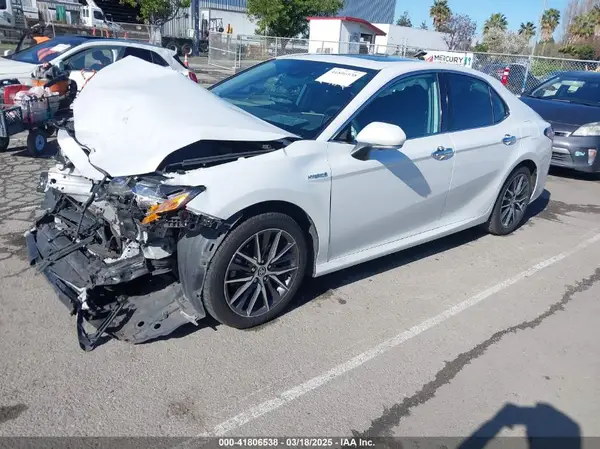4T1F31AK7MU548885 2021 TOYOTA CAMRY - Image 2