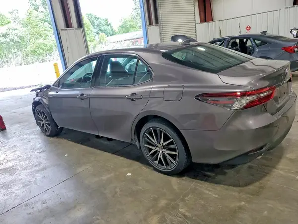 4T1F31AK7NU573724 2022 TOYOTA CAMRY - Image 2