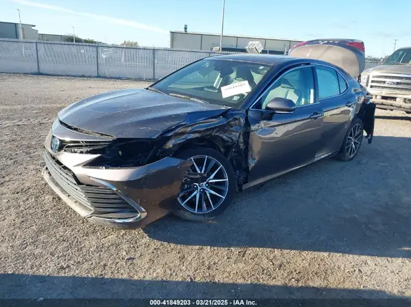 4T1F31AK7NU575845 2022 TOYOTA CAMRY - Image 2