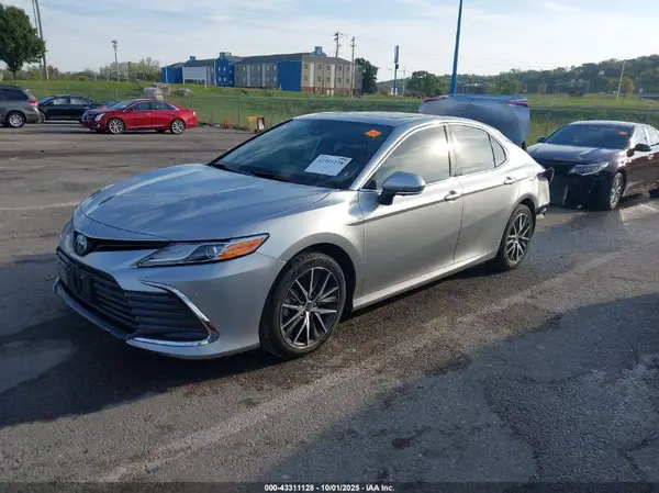 4T1F31AK7NU576008 2022 TOYOTA CAMRY - Image 2