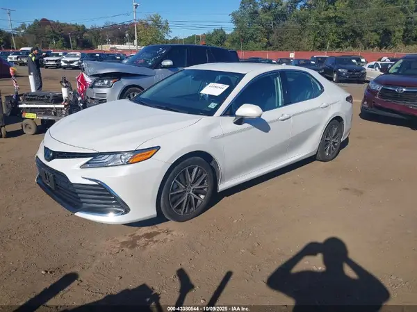 4T1F31AK7NU577174 2022 TOYOTA CAMRY - Image 2
