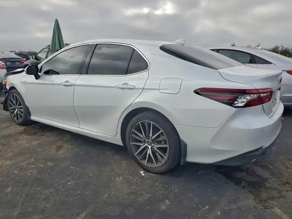 4T1F31AK8MU560608 2021 TOYOTA CAMRY - Image 2