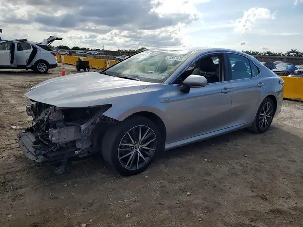 4T1F31AK8MU563363 2021 TOYOTA CAMRY - Image 1