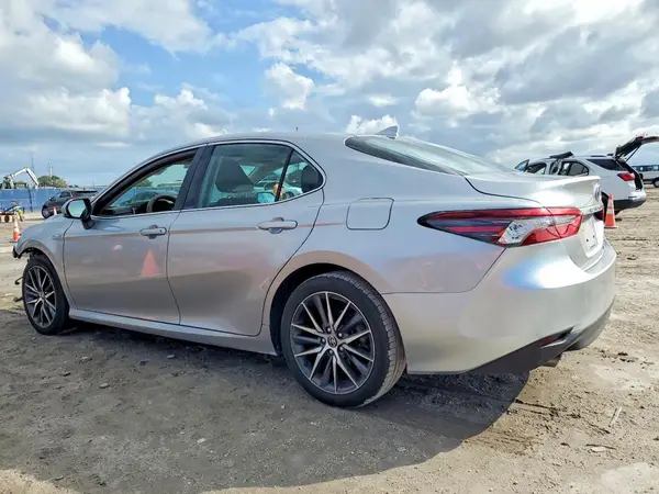 4T1F31AK8MU563363 2021 TOYOTA CAMRY - Image 2