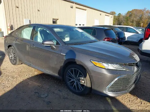 4T1F31AK8MU565078 2021 TOYOTA CAMRY - Image 1