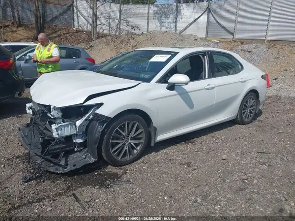 4T1F31AK8NU574042 2022 TOYOTA CAMRY - Image 2