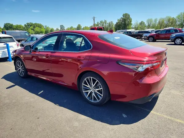 4T1F31AK8NU596218 2022 TOYOTA CAMRY - Image 2