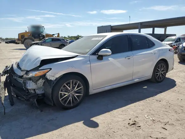 4T1F31AK8PU606880 2023 TOYOTA CAMRY - Image 1