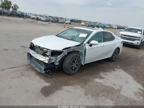 4T1F31AK9MU558267 2021 TOYOTA CAMRY - Image 2