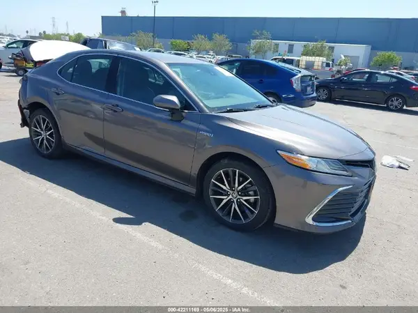 4T1F31AK9MU560049 2021 TOYOTA CAMRY - Image 1