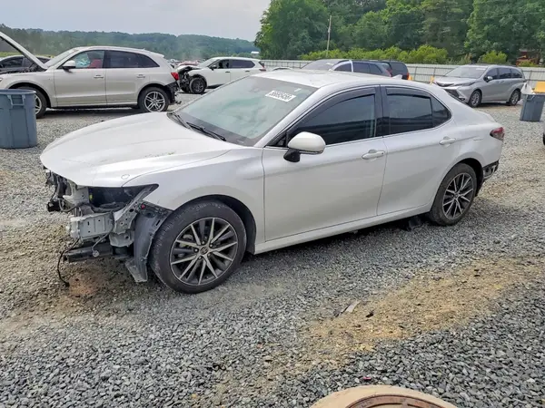4T1F31AK9NU570615 2022 TOYOTA CAMRY - Image 1