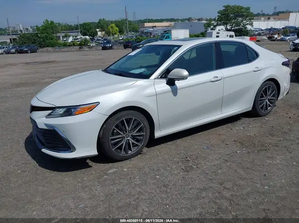 4T1F31AK9NU575930 2022 TOYOTA CAMRY - Image 2