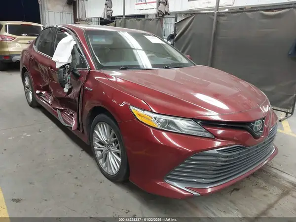 4T1F31AKXLU010860 2020 TOYOTA CAMRY - Image 1