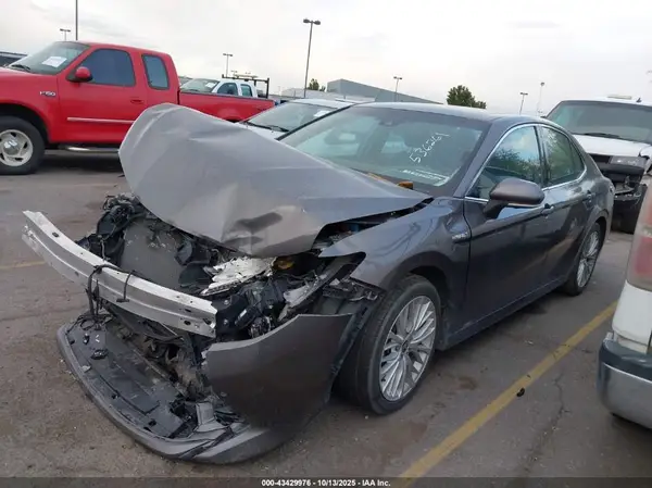 4T1F31AKXLU536261 2020 TOYOTA CAMRY - Image 2