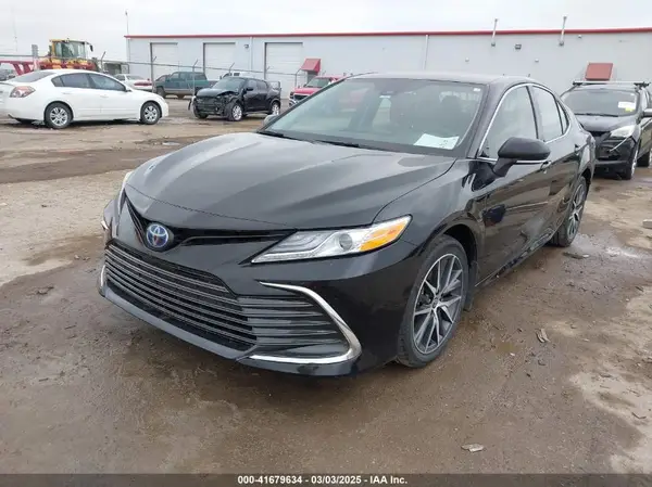 4T1F31AKXNU586807 2022 TOYOTA CAMRY - Image 2