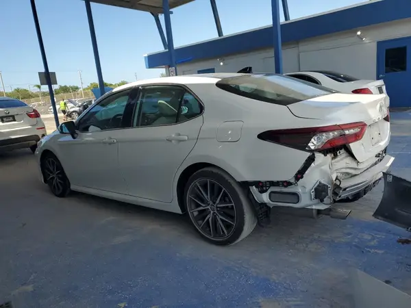 4T1FZ1AK5MU054281 2021 TOYOTA CAMRY - Image 2