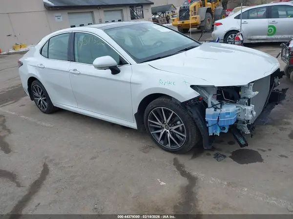 4T1FZ1AK7RU102242 2024 TOYOTA CAMRY - Image 1