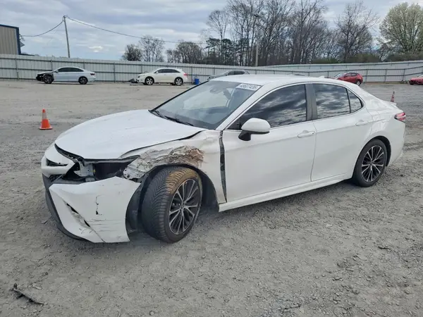 4T1G11AK0LU324494 2020 TOYOTA CAMRY - Image 1