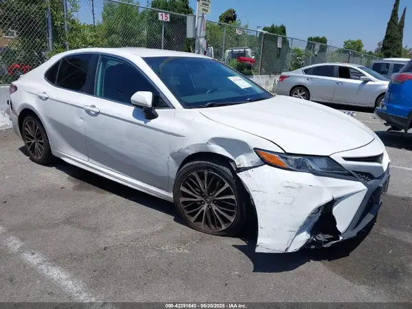4T1G11AK0LU327363 2020 TOYOTA CAMRY - Image 1