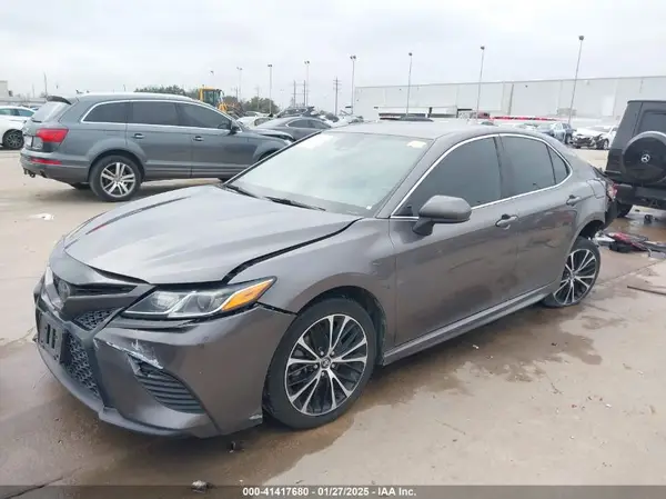 4T1G11AK0LU333003 2020 TOYOTA CAMRY - Image 2