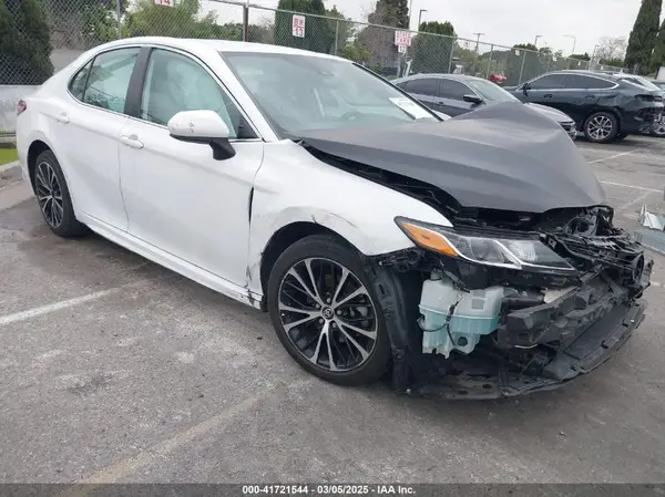 4T1G11AK0LU338458 2020 TOYOTA CAMRY - Image 1