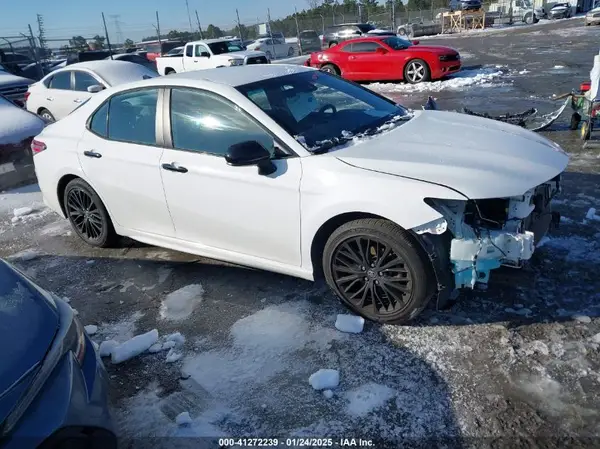 4T1G11AK0LU348343 2020 TOYOTA CAMRY - Image 1