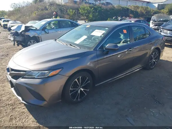 4T1G11AK0LU350500 2020 TOYOTA CAMRY - Image 2