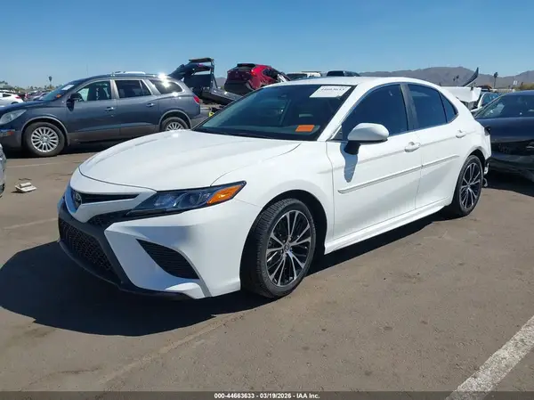 4T1G11AK0LU871569 2020 TOYOTA CAMRY - Image 2