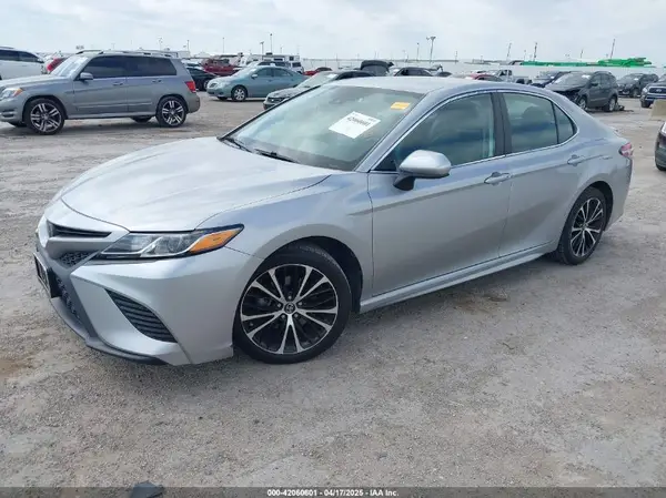 4T1G11AK0LU900441 2020 TOYOTA CAMRY - Image 2