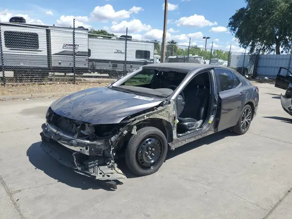 4T1G11AK0LU915134 2020 TOYOTA CAMRY - Image 1