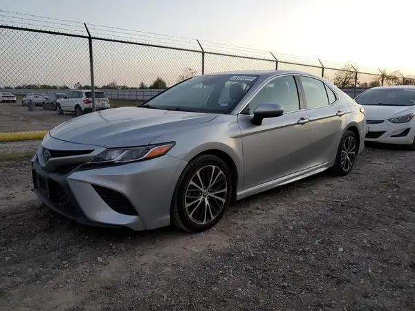 4T1G11AK0LU924206 2020 TOYOTA CAMRY - Image 1