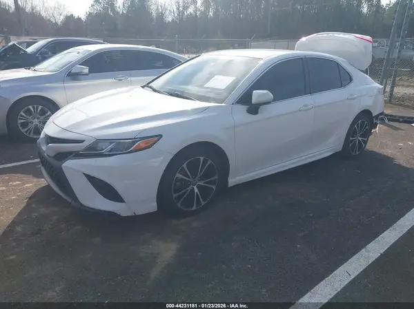 4T1G11AK0LU942527 2020 TOYOTA CAMRY - Image 2