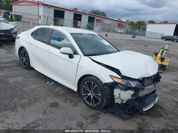 4T1G11AK0LU978850 2020 TOYOTA CAMRY - Image 1