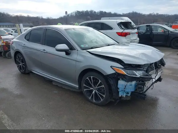 4T1G11AK0LU978895 2020 TOYOTA CAMRY - Image 1