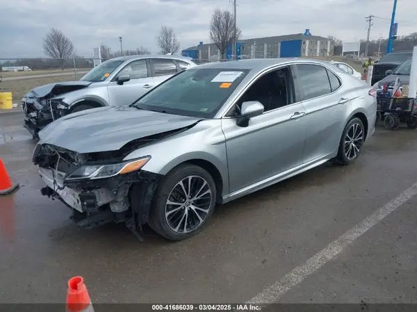 4T1G11AK0LU978895 2020 TOYOTA CAMRY - Image 2