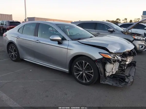 4T1G11AK0LU989749 2020 TOYOTA CAMRY - Image 1